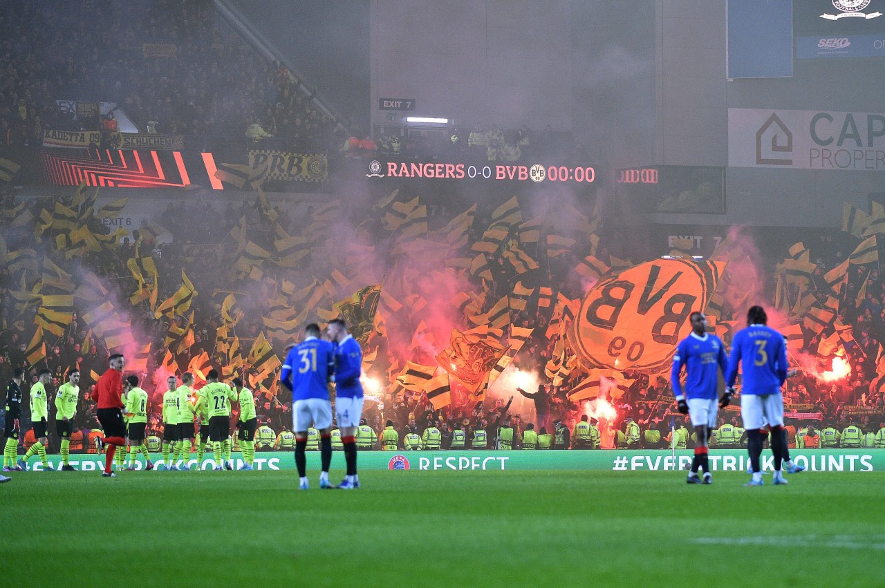 Pyro der BVB-Fans in Glasgow.