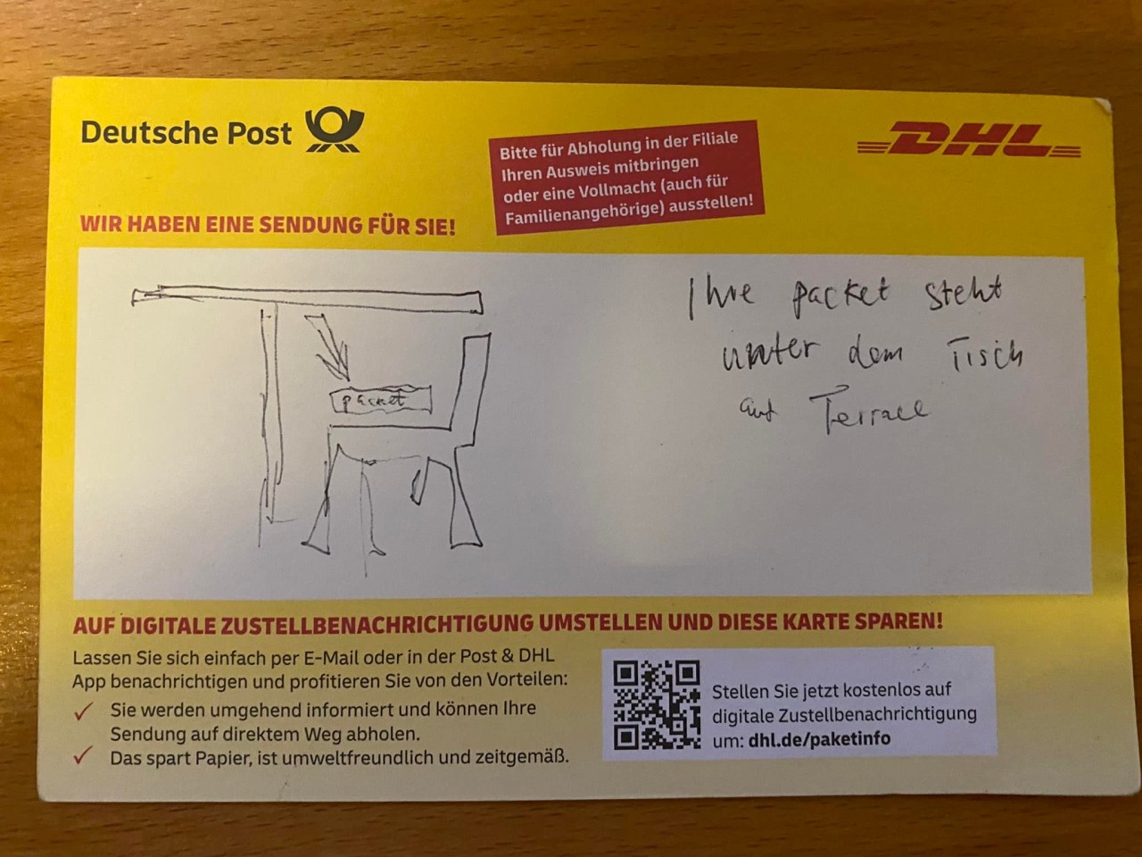 Ein DHL-Bote macht sich die Mühe und fertigt eine genaue Skizze des Ablageortes an. 