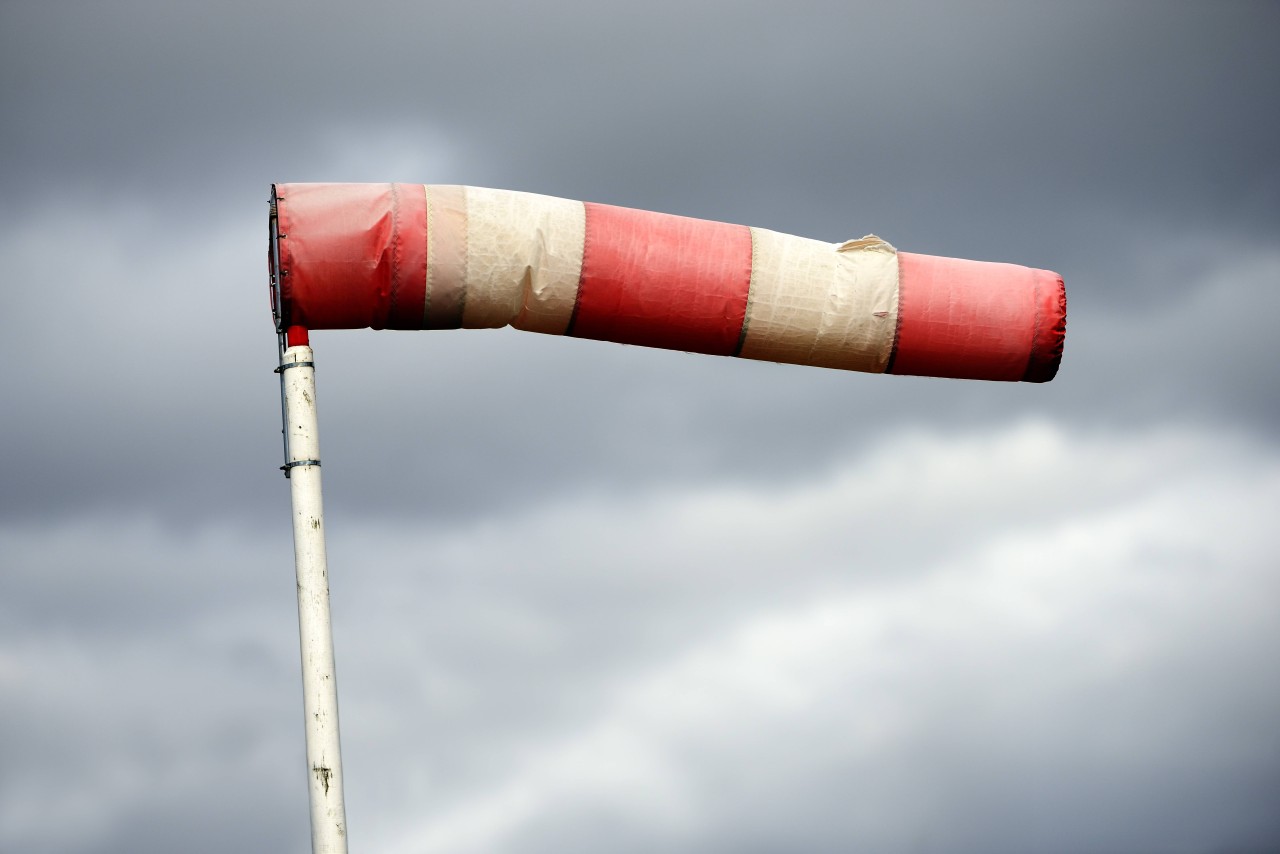 Wetter in NRW: Der Deutsche Wetterdienst warnt am Samstag vor Windböen! (Archivbild)