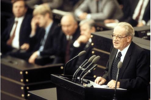 ...seiner Zeit als Fraktionsvorsitzender der SPD im bundestag soll Herbert Wehner erste Anzeichen von Alzheimer gezeigt haben. Der Politiker starb im Jahr 1990. Aus dem Blick...