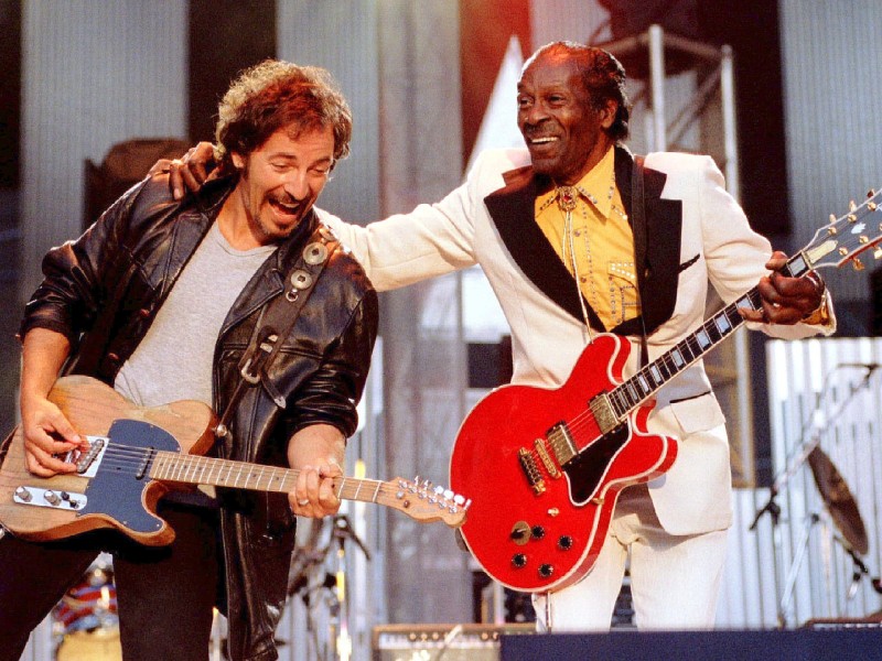 Bruce Springsteen und Chuck Berry eröffneten gemeinsam ein Konzert am 2. September 1995 – mit „Johnny B. Good“.