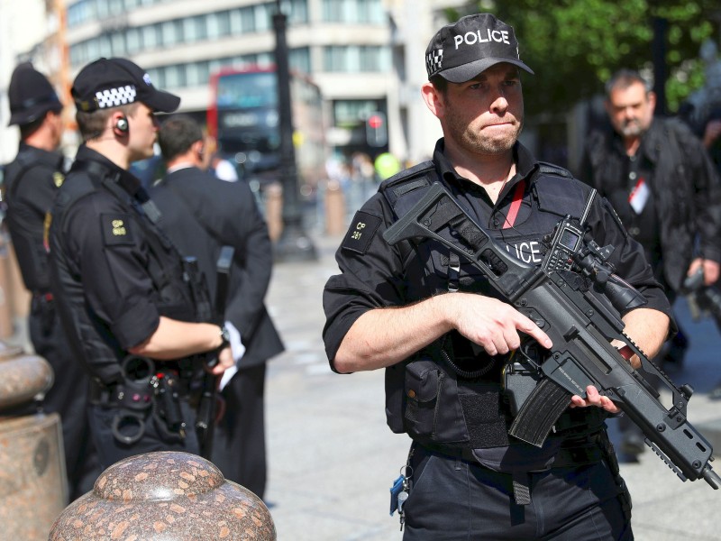 Die Polizei verhaftete am Dienstag einen 23-jährigen Mann. Auch der mutmaßliche Attentäter wurde identifiziert.