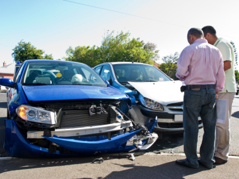 Falsch: Wer schuldlos an einem Unfall ist, hat das Recht auf Entschädigung oder Ersatzwagen.

Einem Unfallopfer steht normalerweise für die Zeit der Reparatur seines Autos eine Entschädigung zu - er kann den Wagen in dieser Zeit ja nicht nutzen. Anders sieht es aus, wenn man noch einen Zweitwagen hat - dann gibt es keine Entschädigung. (OLG Düsseldorf, Aktenzeichen I-1 U 50/11)