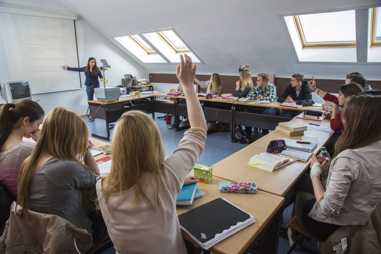 Duisburg: Die 9. Klassen am Krupp-Gymnasium in Rheinhausen mussten einen Text bearbeiten, der äußerst fragwürdig war. (Symbolfoto)