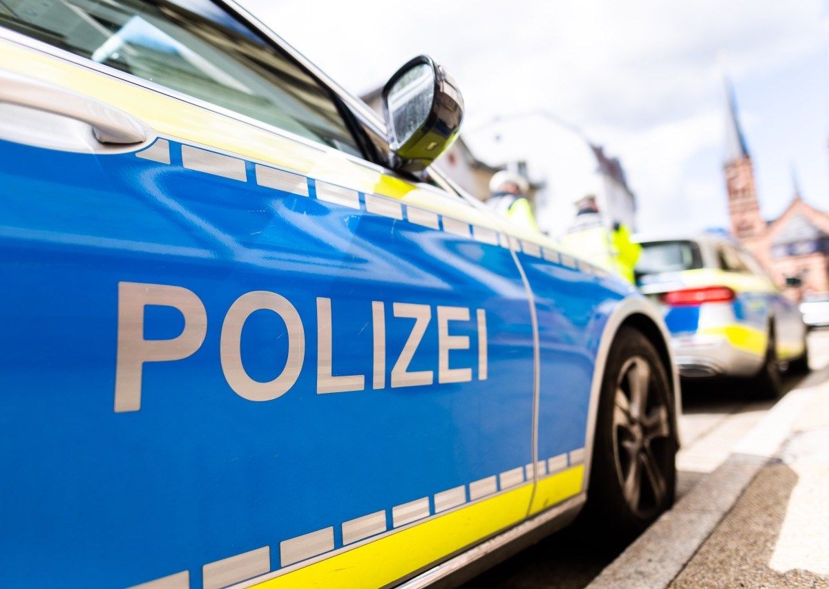 NRW: Die Polizei Düsseldorf sucht eine Frau, die am Montag ein Kind mehrfach geohrfeigt haben soll. (Symbolbild)