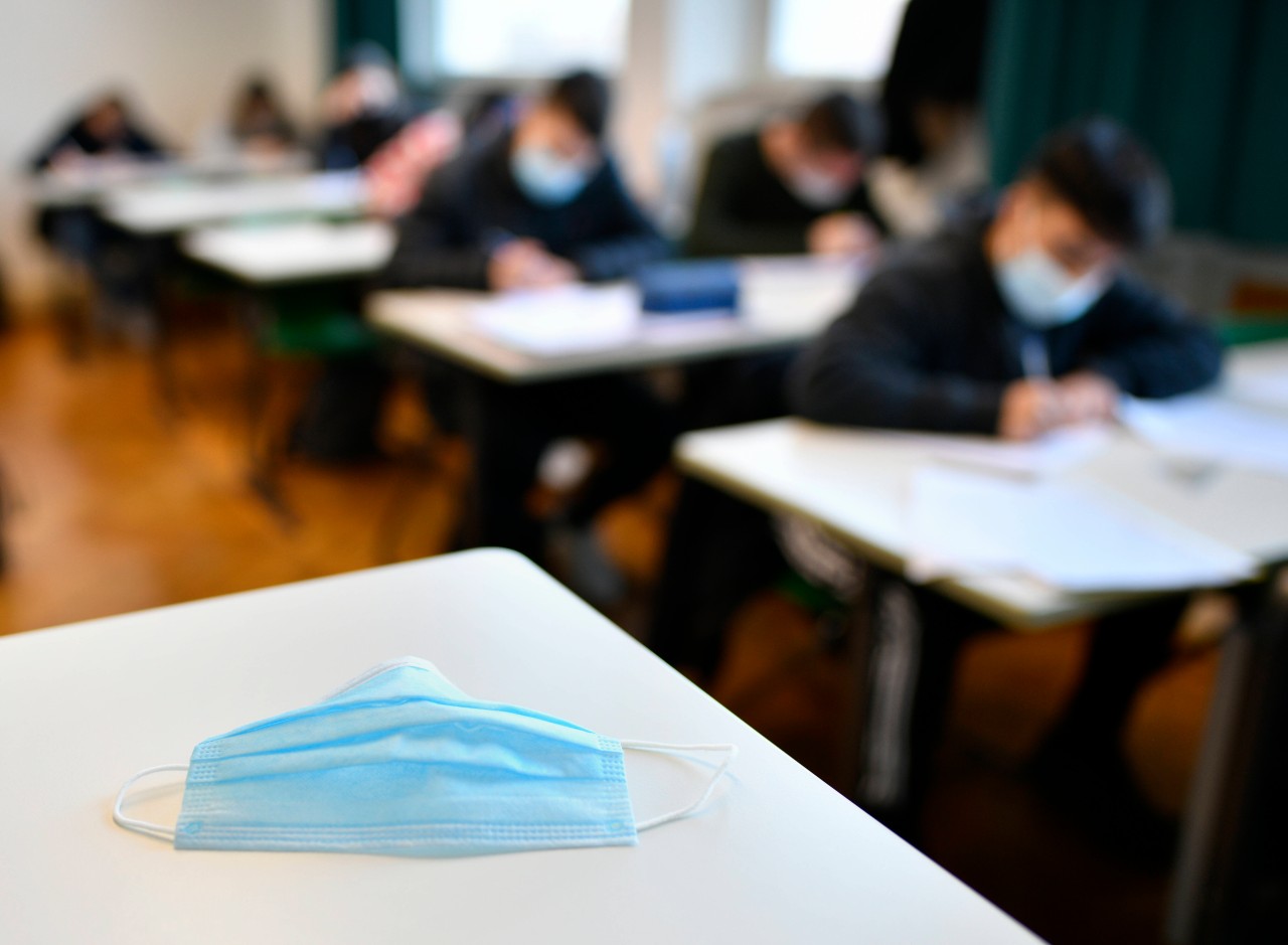 Ab dem 2. April müssen Schüler in NRW keine Maske mehr tragen. (Symbolbild)