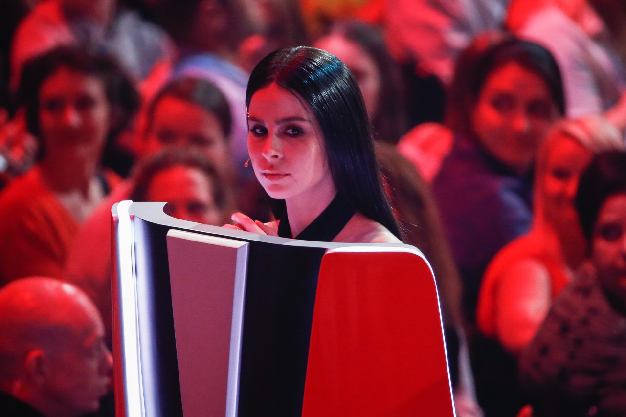 Lena Meyer-Landrut ist bei „The Voice Kids“ von Kandidatin Svenja zu Tränen gerührt.