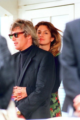 Traumpaar der 90er: Supermodel Cindy Crawford und Hollywood-Star Richard Gere („Pretty Woman“) waren von 1991 bis 1995 verheiratet. Kaum zu glauben, was für Liebespaare sich manchmal bilden. Wir haben die überraschendsten Promi-Paarungen zusammengestellt.