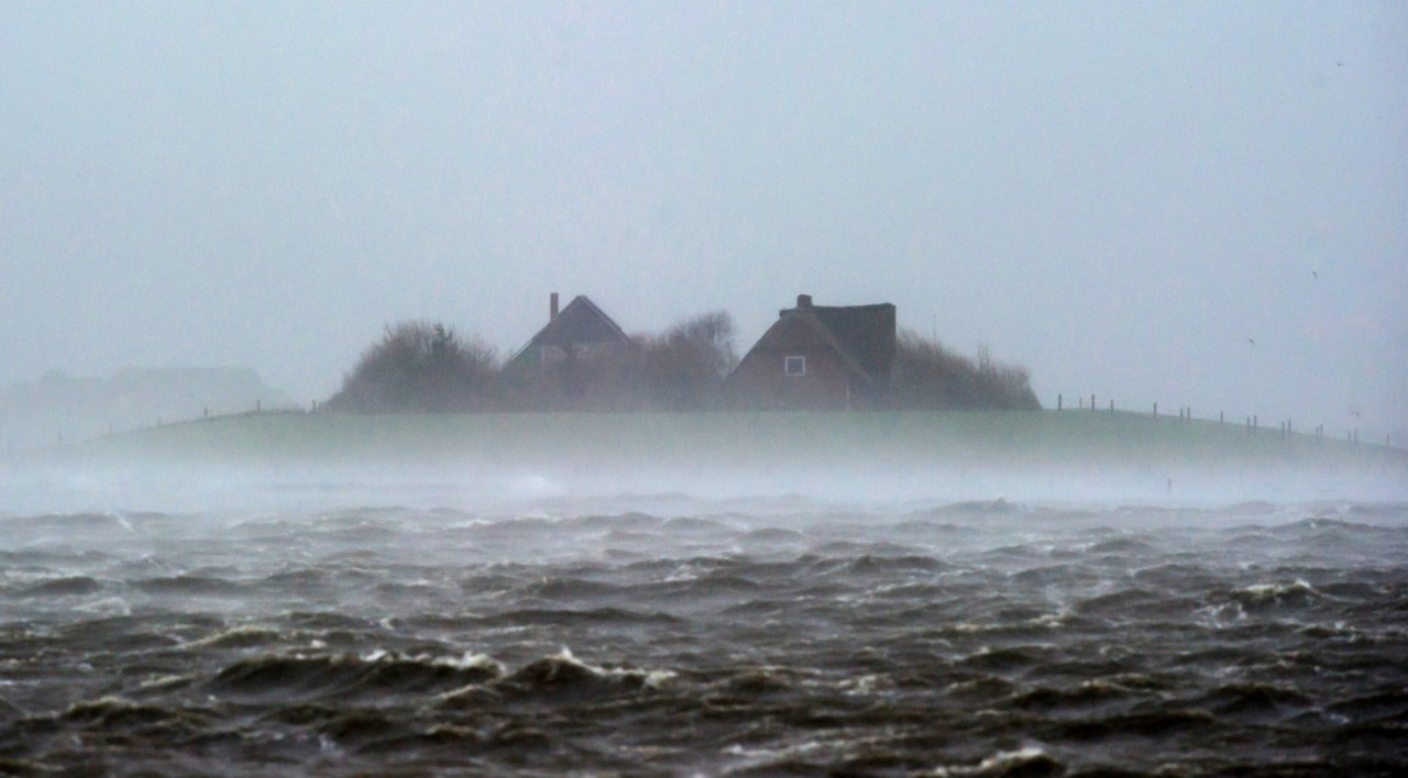 Orkan Xaver sorgt für Landunter auf der Hallig Langeneß