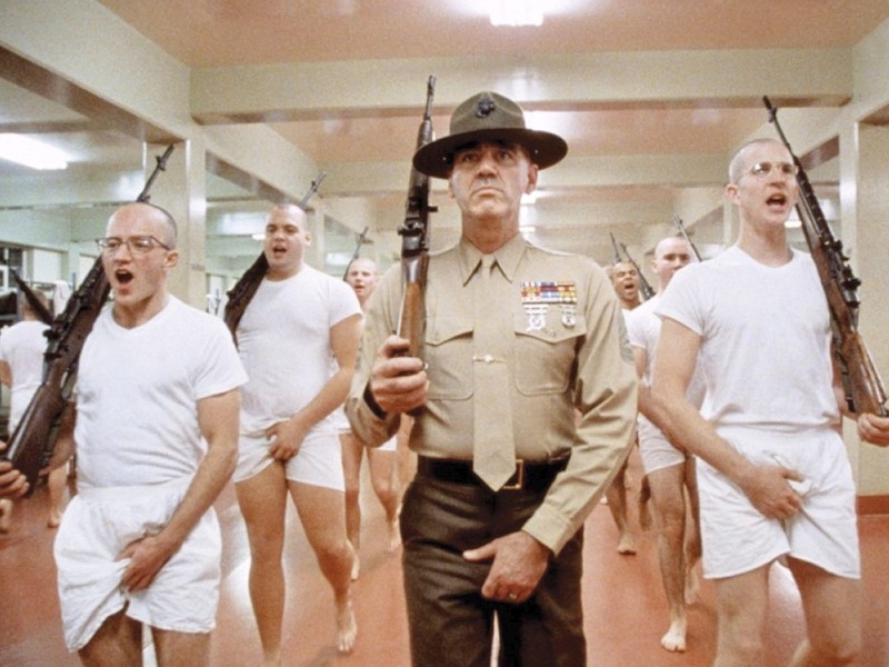 Der amerikanische Schauspieler Lee Ermey (M.) – bekannt als der brutale Drill-Sergeant in Stanley Kubricks „Full Metal Jacket“ – ist tot. 