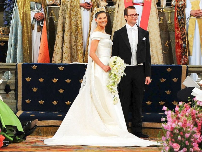 Kronprinzessin Victoria von Schweden in einem Traum aus Weiß am 19. Juni 2010. 