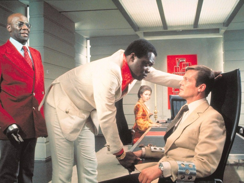 1973 übernahm Roger Moore in „Leben und sterben lassen“ zum ersten Mal die Rolle des James Bond.