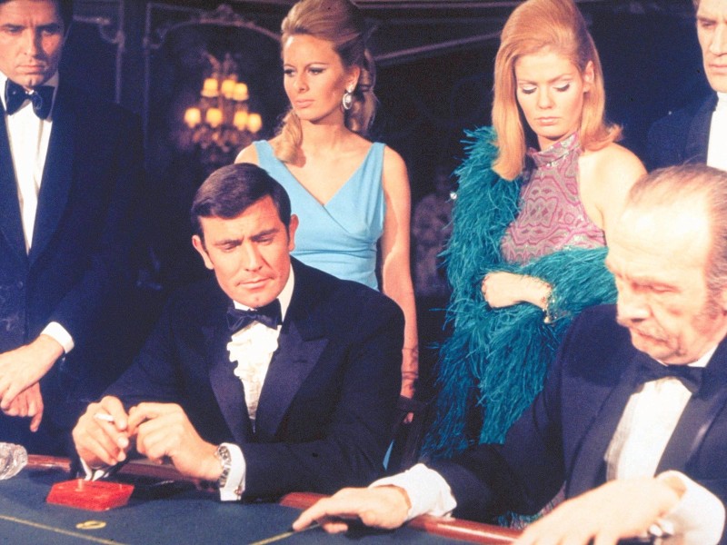 Dass Lazenbys Bond-Karriere so kurz war, hatte wohl auch damit zu tun, dass er sich mit dem Produzenten Albert R. Broccoli überworfen hatte. 