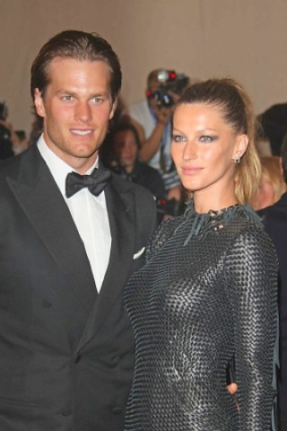 Sie sind das Paar, das 2011 die meiste Kohle nach Hause geschafft hat: Laut einem Forbes-Bericht scheffeln Supermodel Gisele Bündchen und Football-Profi Tom Brady zusammen rund 76 Millionen Dollar. Damti verwiesen sie...