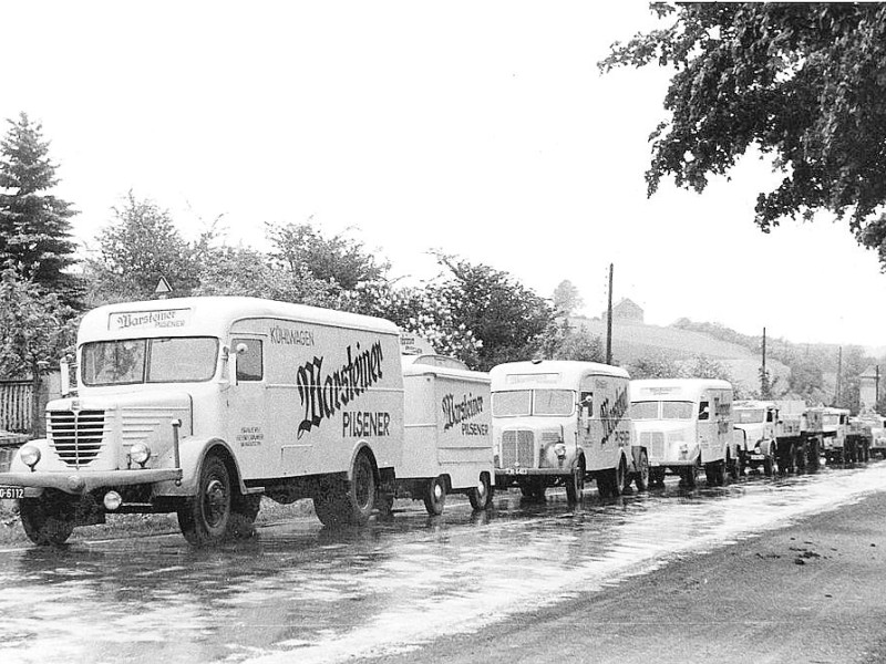 Alte Lkw der Warsteiner Brauerei unterwegs.