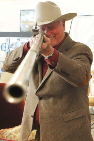 Larry Hagman scheint sich schon darauf vorzubereiten, den Bösewicht J.R. wieder zu verkörpern.