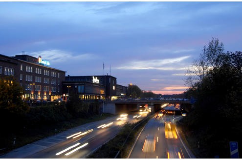 Die A 59 mit der Bahnhofsplatte im November 2006 ... 