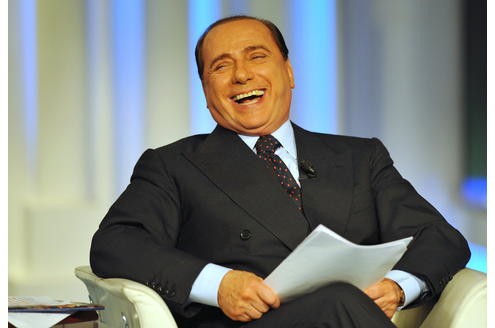 Silvio Berlusconi inszeniert sich gern als weltmännischer Staatsmann. Mit seinen Frauengeschichten sorgte er in den letzten Jahren aber immer wieder für Aufsehen.