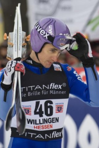 Sauer war er, der viermalige Weltmeister. "Das war kein fairer Wettbewerb", wettere Martin Schmitt, nachdem er beim Weltcup-Springen in Willingen eine Notlandung hatte hinlegen müssen.