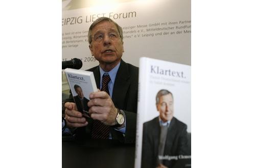 In diesen Interviews kritisiert er seine Partei oft scharf. Nicht nur Andrea Ypsilanti muss das wegen ihrer Energiepolitik merken. Auch der Linksruck von SPD-Parteichef Kurt Beck stößt bei Clement 2008 auf wenig Gegenliebe.