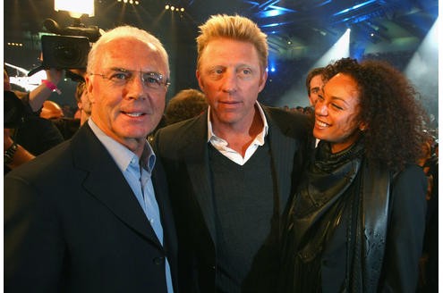 ... von Boris Becker und Lilly Kerssenberg. Hier trifft er das Paar beim Besuch eines Boxkampfes.