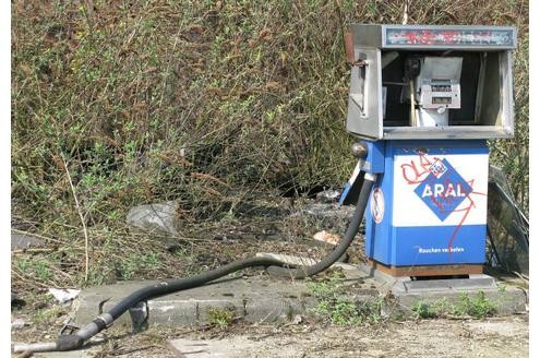 Für Autofahrer war 2008 der Montag im Schnitt der günstigste Tag zum Tanken. Laut ADAC kostete der Liter Super dann 1,370 Euro und der Liter Diesel 1,305 Euro. An den anderen Wochentagen kostete der Sprit zwei Cent mehr.