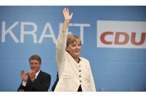 Stets passend gekleidet - Bundeskanzlerin Angela Merkel, hier auf einer Wahlkampfveranstaltung in Münster, errang Platz 2. Allerdings überzeugte sie weniger durch Eleganz, sondern vielmehr durch Konstanz im Kleidungsstil.