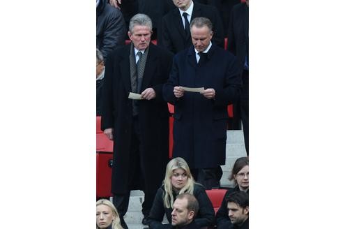 Jupp Heynckes (l) and Karl-Heinz Rummenigge bei der Trauerfeier.