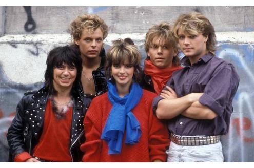 ... und gründete die Band Nena. Zu der Gruppe gehörten bis zur Trennung 1987 Carlo Karges, Uwe Fahrenkrog-Petersen, Rolf Brendel und Jürgen Dehmel (von links nach rechts). Im Mai 1982...