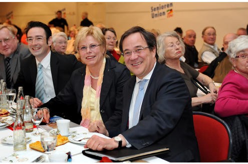 Im April 2010 besucht Armin Laschet zum Wahlkampfauftakt den Kreisverband der Senioren-Union in Neukirchen-Vluyn ...