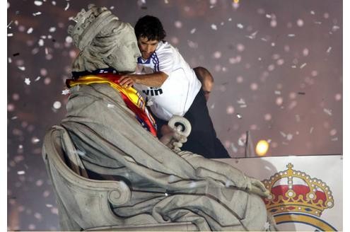 So feierte er am Plaza de Cibeles in Madrid.