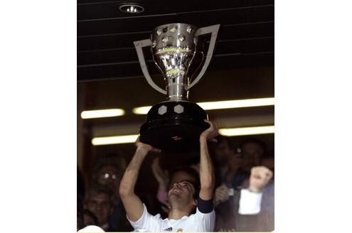 Ganze sechs Mal wurde Raúl mit Real Madrid Meister. Ob er in der nächsten Saison mit Schalke auf Titeljagd geht?