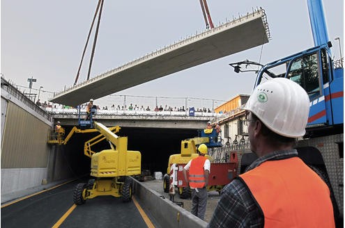 Die Wände und die ersten Deckenplatten des neuen Tunnels wurden im Sommer 2010 installiert.