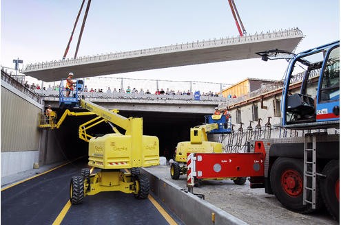 Die Wände und die ersten Deckenplatten des neuen Tunnels wurden im Sommer 2010 installiert.