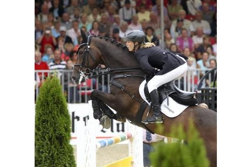 Spätestens seit dem CHIO in Aachen ist die 29-Jährige endgültig zu Deutschlands besten Reitern aufgestiegen. Meyer wurde von Bundestrainer Otto Becker für den Nationenpreis nominiert.