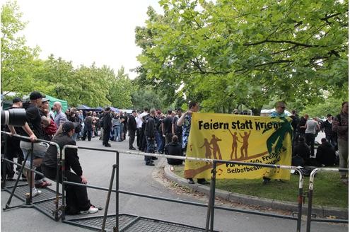 Teilnehmer der Nazi-Demo am Dortmunder Hafen.