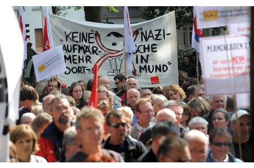 Gegendemonstration am Nordmarkt. Unter anderem mit Grünen-Chefin Claudia Roth und Dortmunds OB Ullrich Sierau.