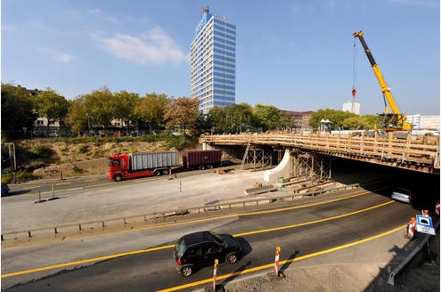 Auch im Oktober 2010 war die A 59 für die Bauarbeiten zweitweise  gesperrt. 