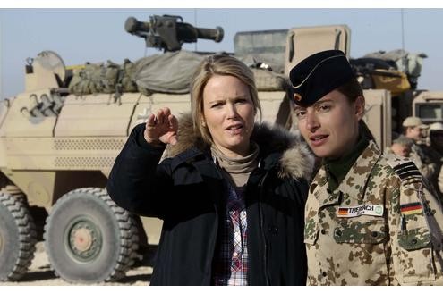 Bundesverteidigungsminister Karl-Theodor zu Guttenberg (CSU) und seine Ehefrau Stephanie in Afghanistan.