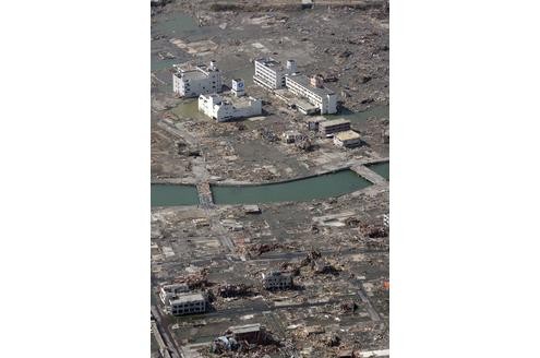 Die Luftaufnahmen zeigen das Ausmaß der Zerstörung von Minamisanriku. Das Wasser hat den Ort fast vollständig weggespült.