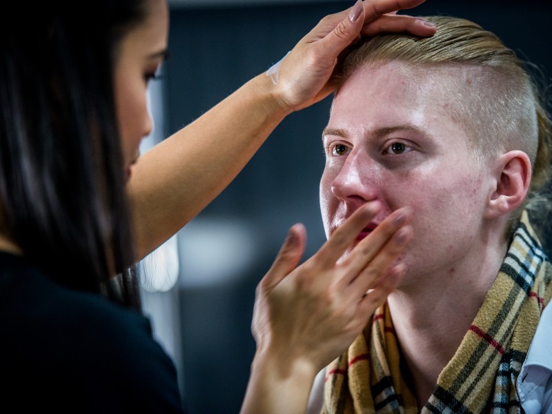 Veit Alex trug auch zu seinem ersten Shooting einen Undercut. Bei Männern nichts ungewöhnliches.