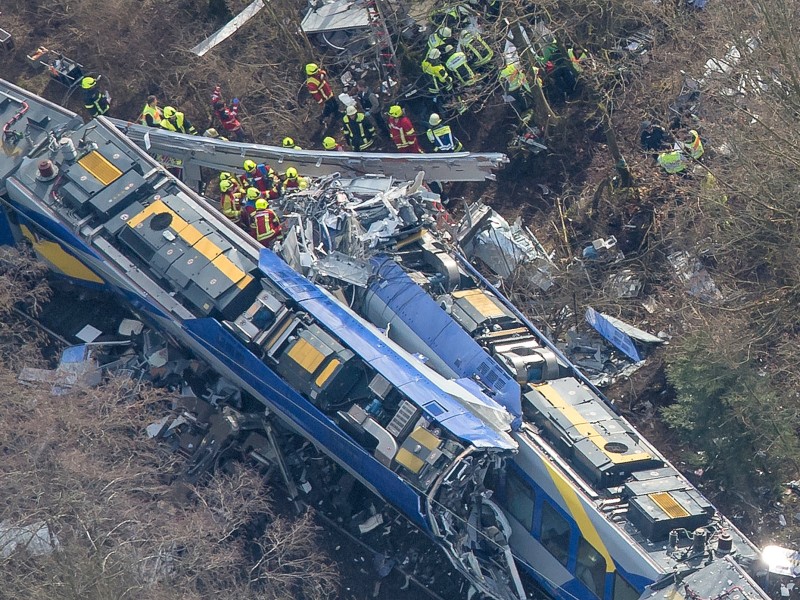 Bei einem der schwersten Zugunglücke in der Nachkriegsgeschichte Deutschlands wurden am 9. Februar 2016 zwölf Menschen getötet und fast 90 Insassen teils lebensgefährlich verletzt.