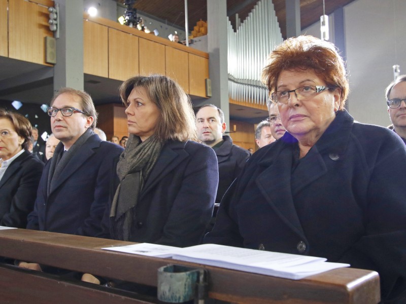 Landtagspräsidentin Barbara Stamm (CSU, r.), Bayerns Wirtschaftsministerin Ilse Aigner (CSU, Mitte) und Bundesverkehrsminister Alexander Dobrindt (CSU, l.) nahmen ebenfalls an dem Gottesdienst teil.