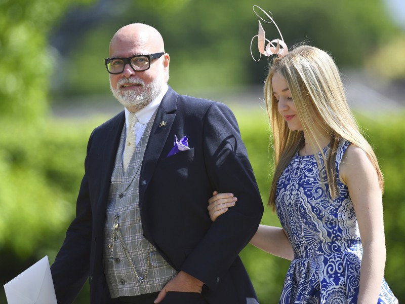 Gary Goldsmith, Onkel der Braut, und seine Tochter Tallulah auf dem Weg zur Kirche. 