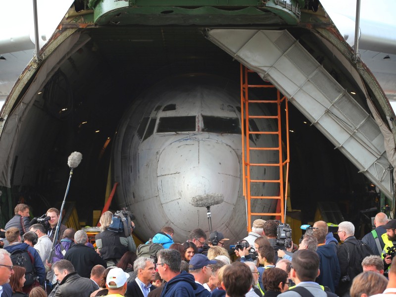 40 Jahre nach ihrer Entführung wurde die ehemalige Lufthansa-Maschine „Landshut“ nach zurück Deutschland geholt. Im Innenraum einer russischen Transportmaschine Antonow kam sie am 23. September 2017 auf dem Flughafen von Friedrichshafen (Baden-Württemberg) an. Nun soll sie im Dornier-Museum Friedrichshafen ausgestellt werden.