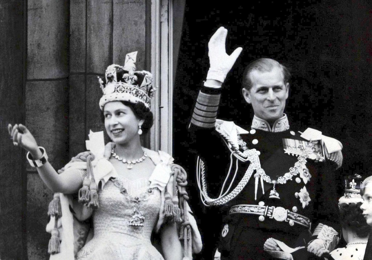Königin Elizabeth II. und ihr Mann Prinz Philip nach der Krönungszeremonie.