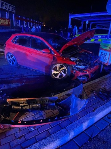 Heftiger Unfall auf dem Metro-Parkplatz in Mülheim Heifeskamp!