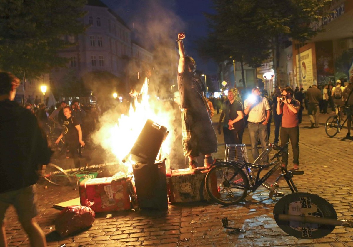 2017-07-06T212815Z_613867096_UP1ED761NN2EH_RTRMADP_3_G20-GERMANY-PROTEST.JPG