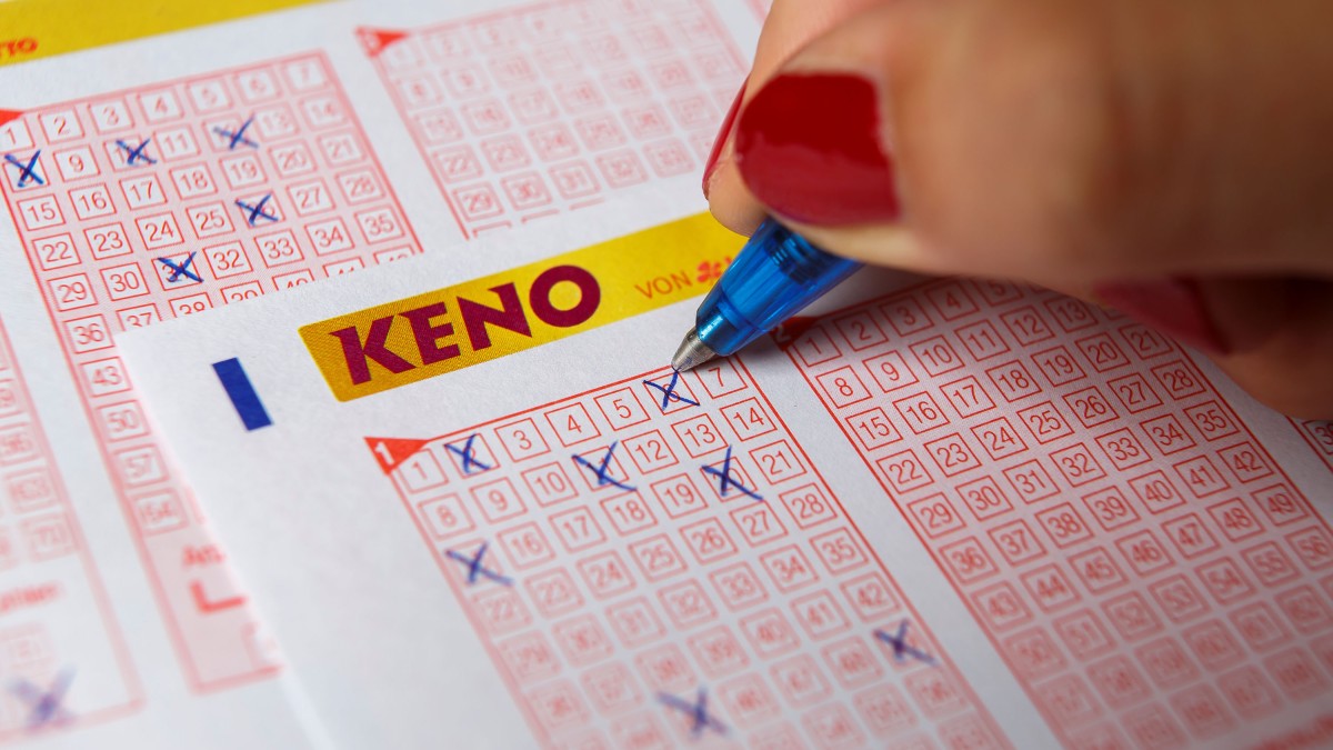 KENO bietet täglich die Chance, bis zu eine Million Euro zu gewinnen. Das Besondere: Einsatz, Gewinnchance und -höhe können vom Spielteilnehmer selbst bestimmt werden!
