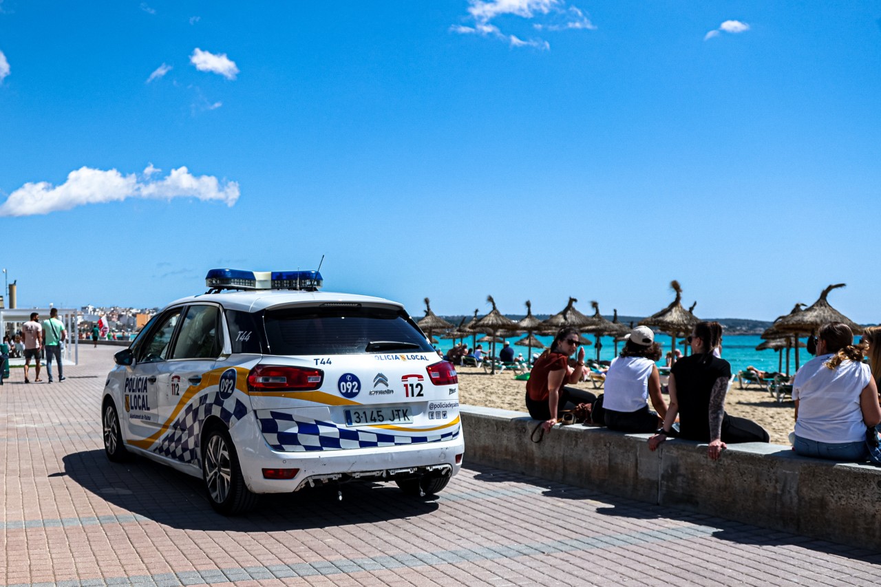 Auf Mallorca musste kürzlich die Polizei eingreifen, weil ein Mann auf offener Straße ein unsägliches Verhalten an den Tag gelegt hat. (Symbolbild)